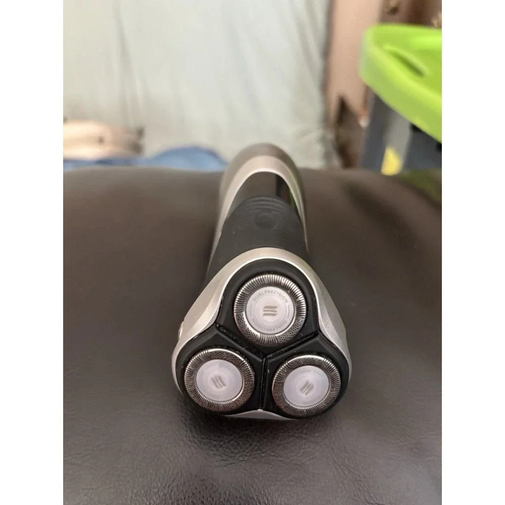 Philips Norelco Shaver 4500 AquaTec Model AT30 Working Without Charger